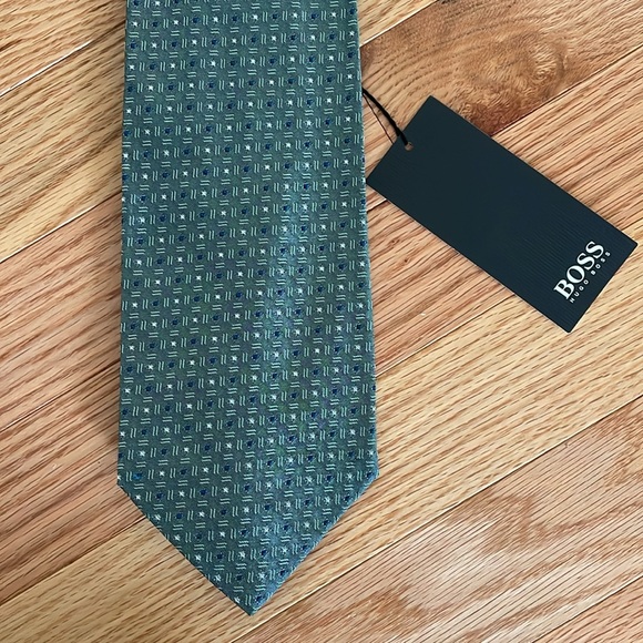 [Hugo Boss] NWT green tie - Picture 3 of 6